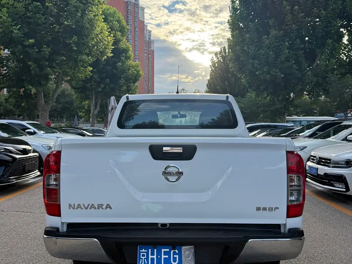 Nissan Navara 2018 2017 Model 2.5L Automatic 4WD Luxury QR25