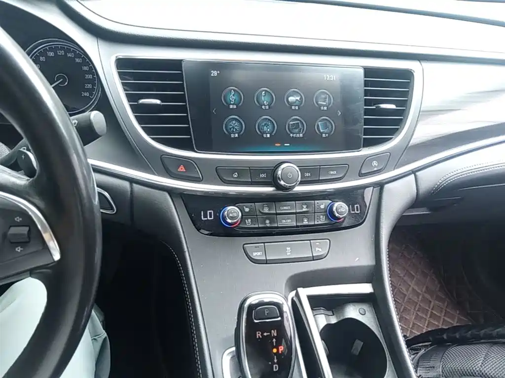 Buick LaCrosse 2018 Model 20T Elite Edition фото 13