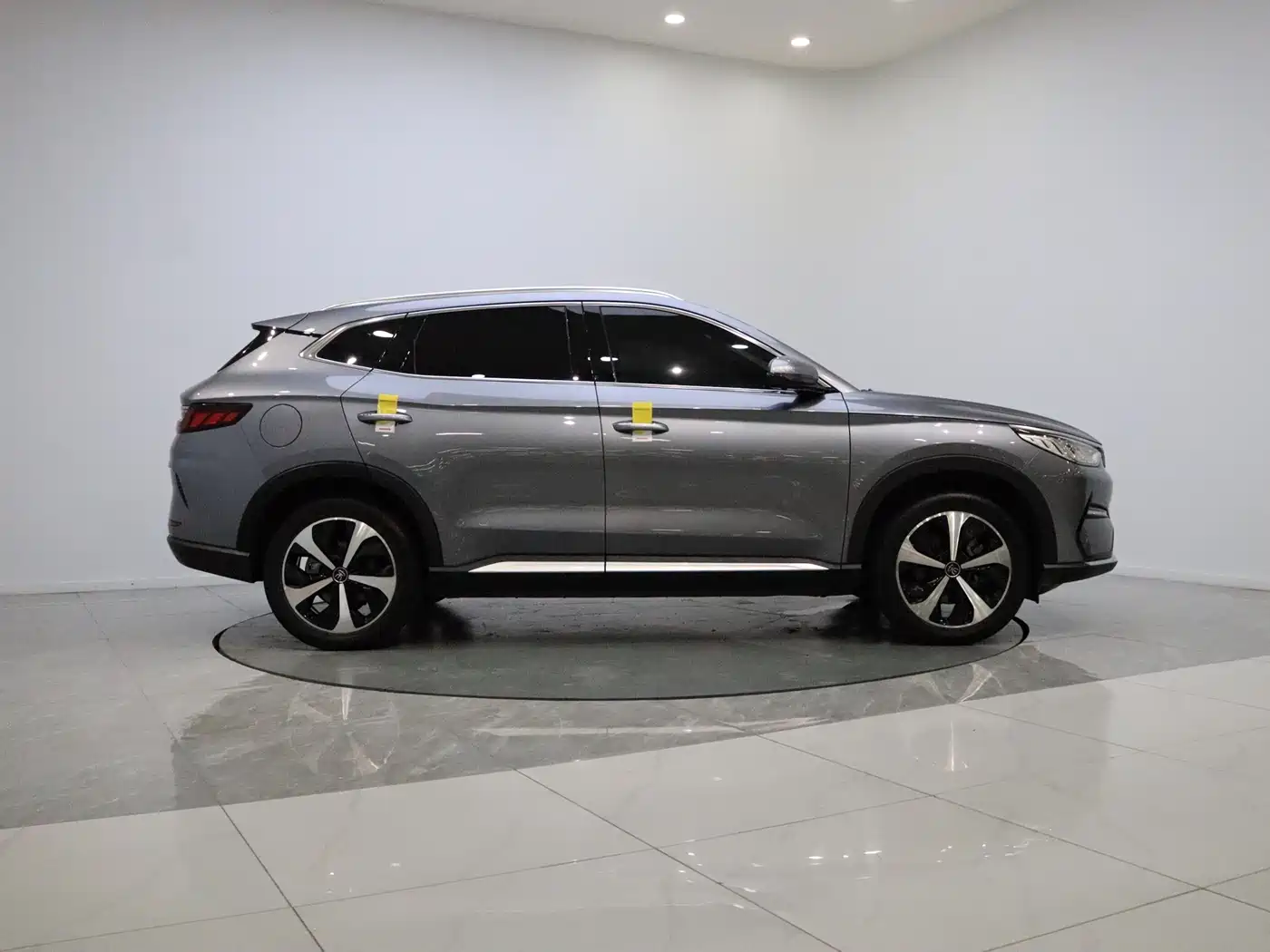 BYD Song PLUS PHEV 2021 EV Premium Model фото 7