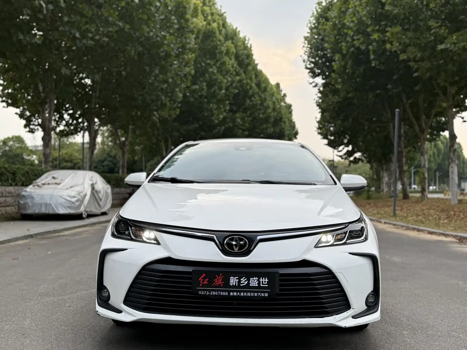 Фото 2 - Toyota Corolla