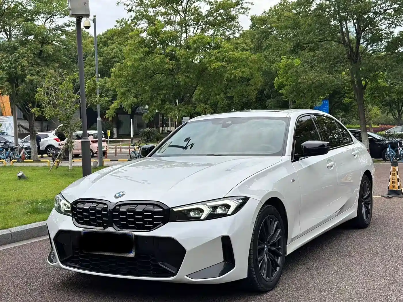 BMW 3 Series 2023 325Li M Sport Black Night Package