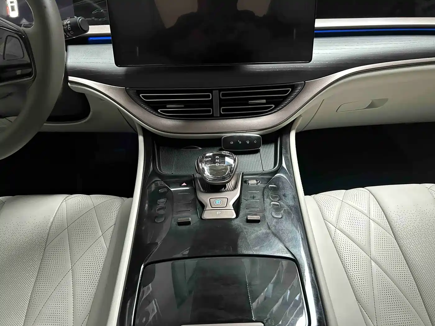 Denza D9 2022 DM-i 970 AWD Flagship фото 11