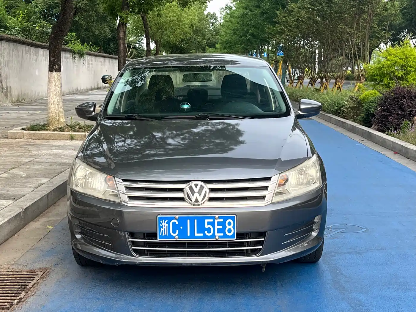 Volkswagen Santana 2013 Model 1.6L Automatic Luxury Edition фото 2