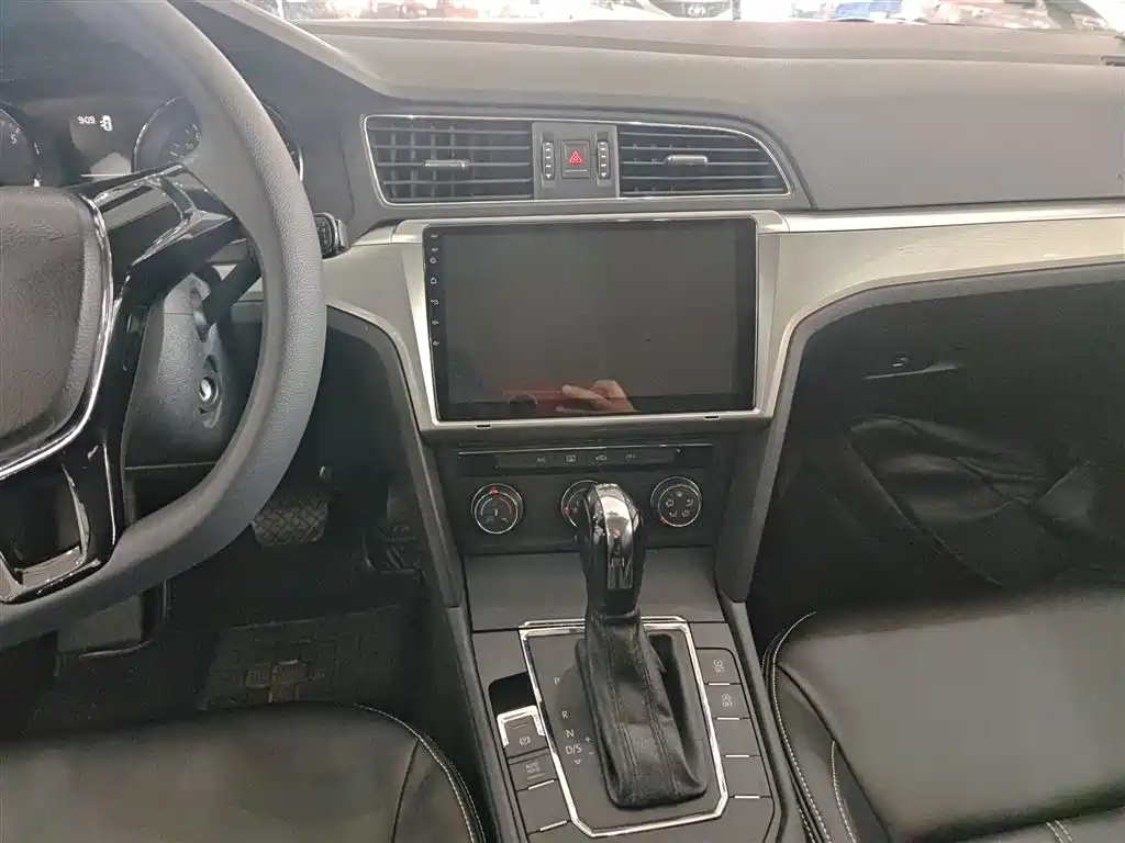 Volkswagen Lamando 2017 230TSI DSG Trend Edition фото 13