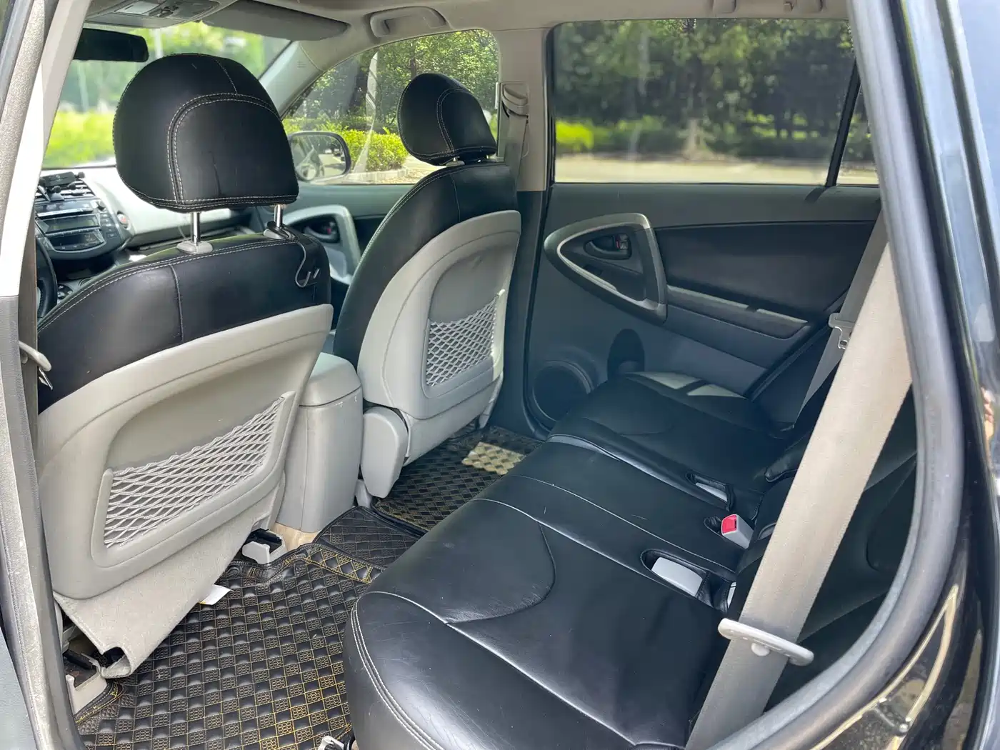 Toyota RAV4 Rongfang 2011 2.0L Automatic Luxury Edition фото 13