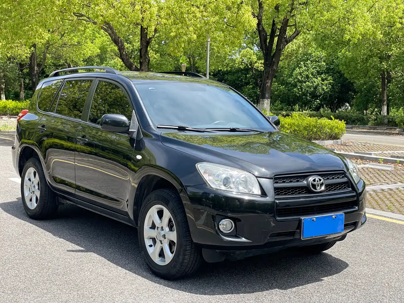 Toyota RAV4 Rongfang 2011 2.0L Automatic Luxury Edition фото 3