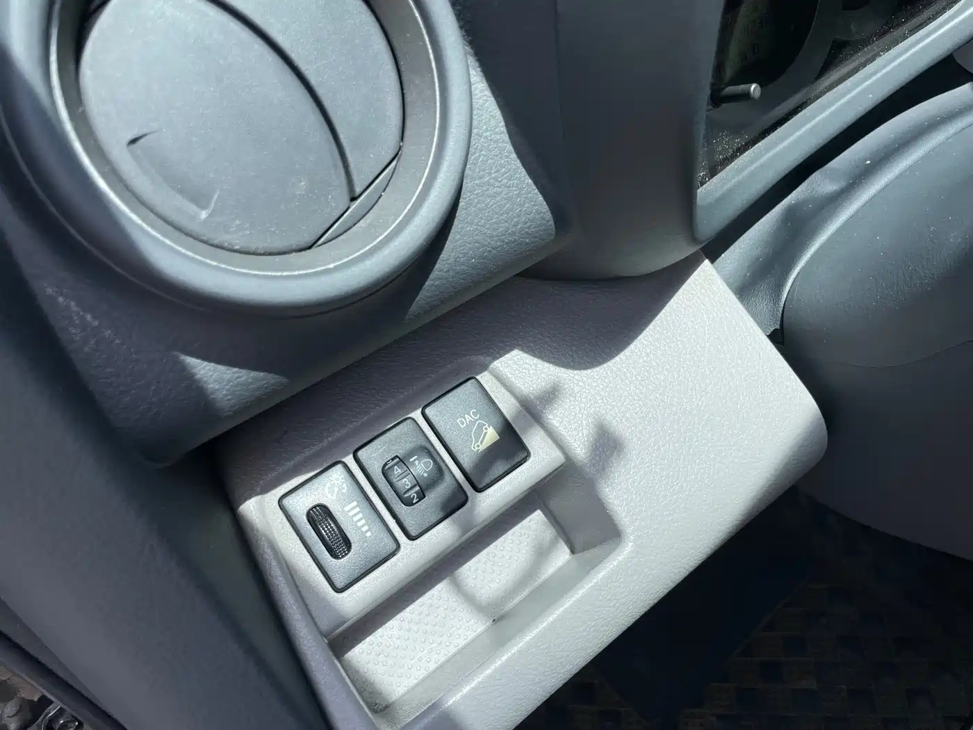 Toyota RAV4 Rongfang 2011 2.0L Automatic Luxury Edition фото 6