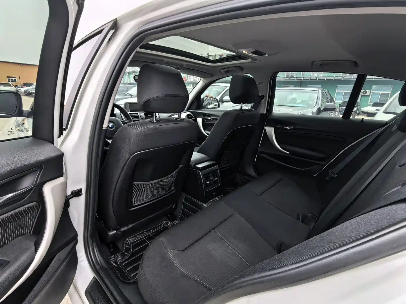 BMW 1 Series (Import) 2015 120i Leading фото 9