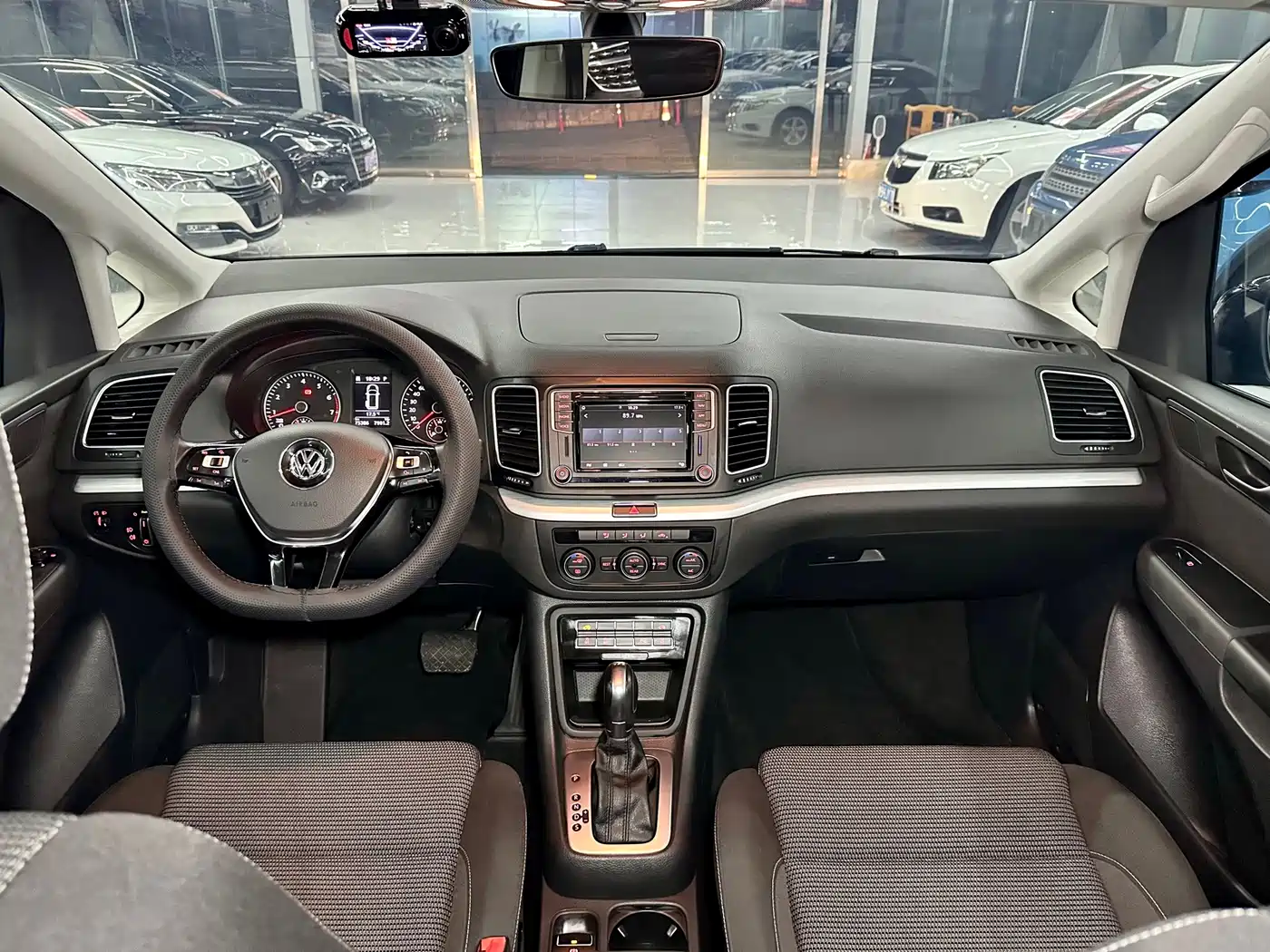 Volkswagen Sharan 2018 2018 380TSI Comfort 7-Seater