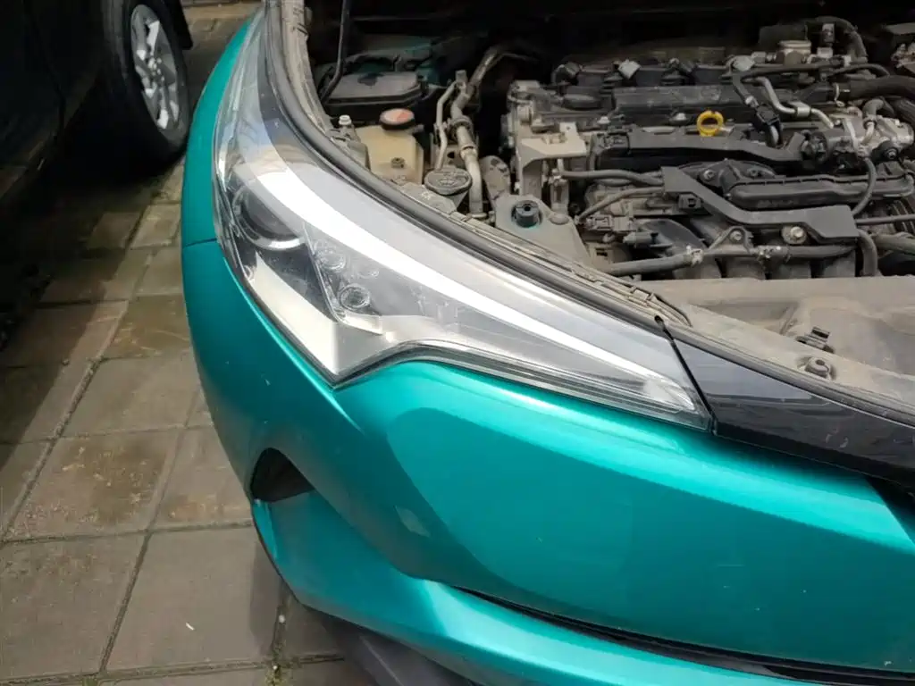Toyota C-HR 2018 2.0L Leading Edition China V фото 13