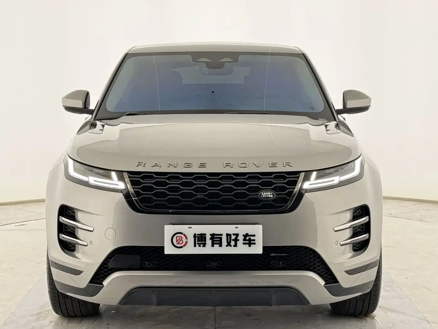 Land Rover Range Rover Evoque New Energy 2022 Range Rover Evoque L P300e Plug-in Hybrid фото 4