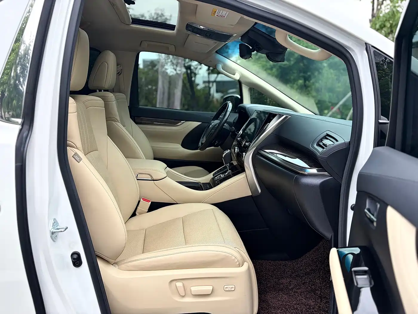 Toyota Alphard 2021 Hybrid 2.5L Premium фото 18