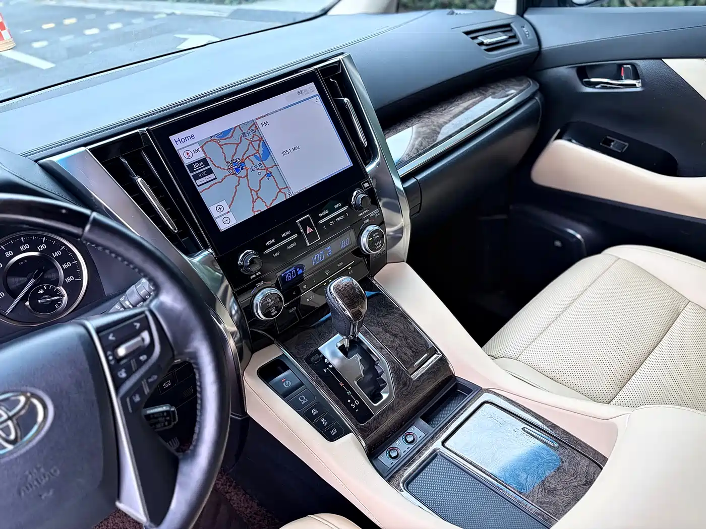 Toyota Alphard 2021 Hybrid 2.5L Premium фото 8