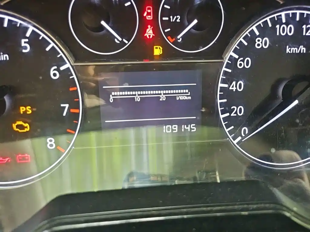 Фото 8 - Nissan Tiida