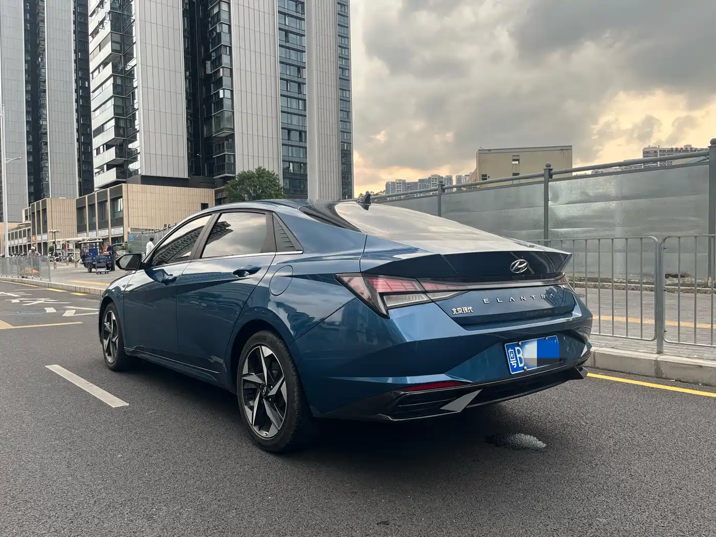 Hyundai Elantra 2021 1.5L CVT GLX Elite Edition фото 4