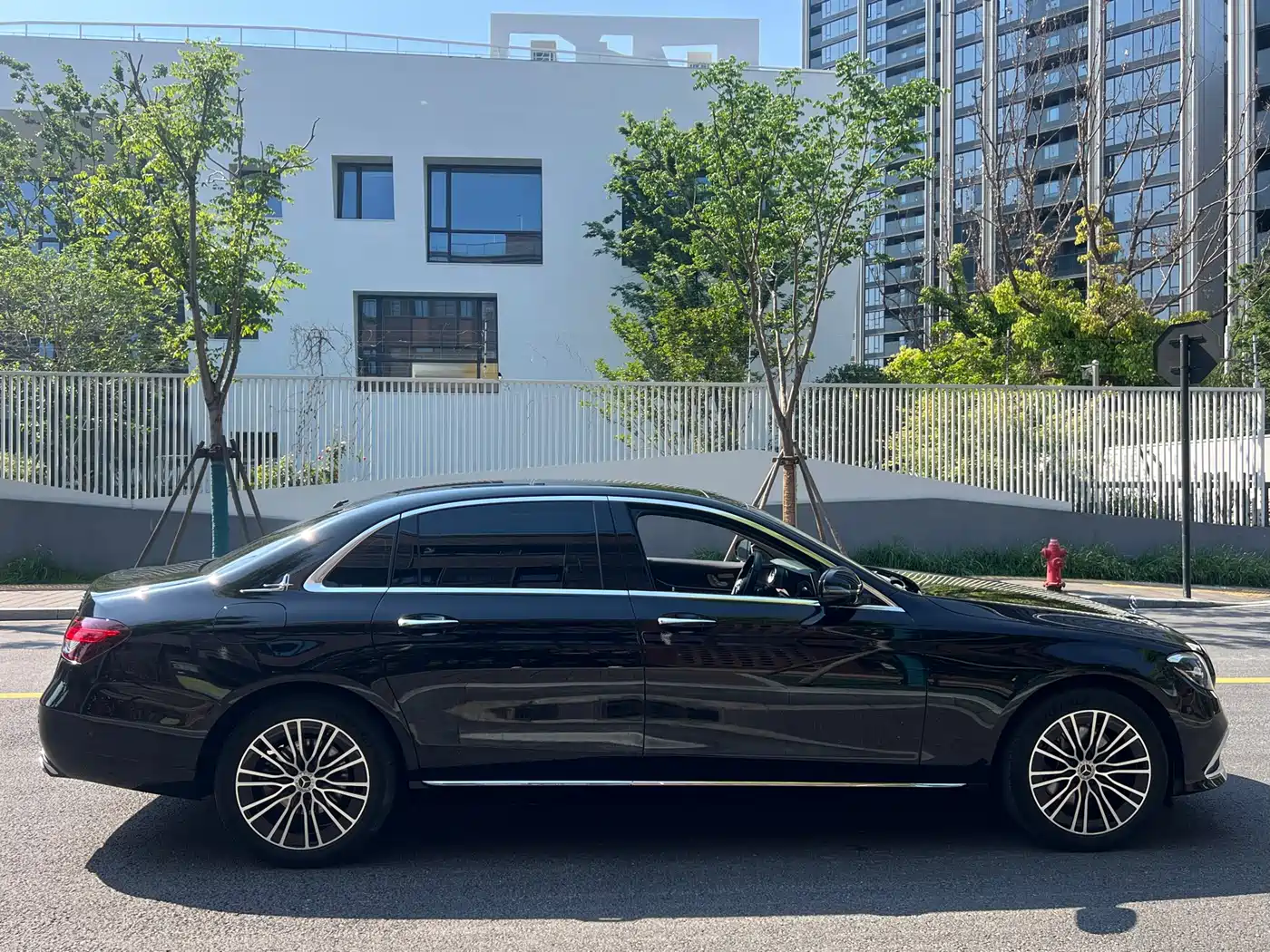 Mercedes-Benz E-Class 2023 E 300 L Sport Fashion фото 7