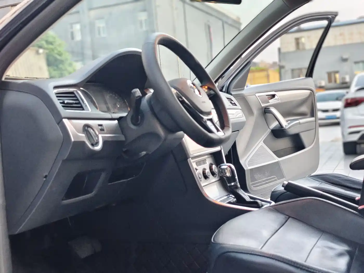 Volkswagen Lavida 2013 Facelift 1.4TSI DSG Comfort фото 10