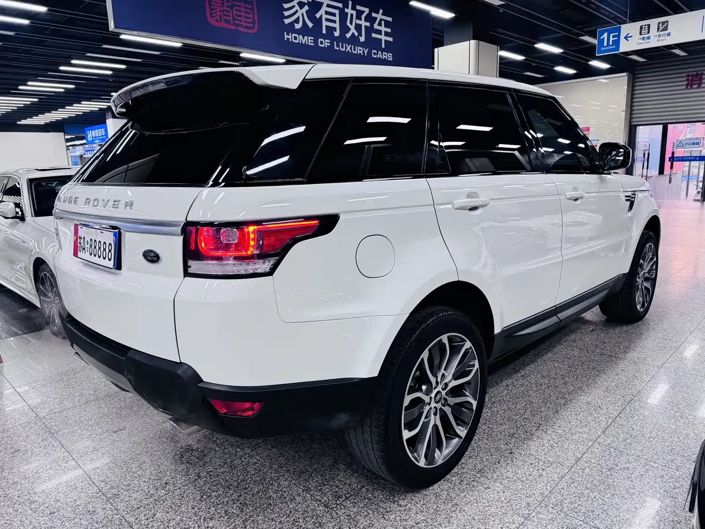Land Rover Range Rover Sport 2017 3.0 SC V6 SE фото 5