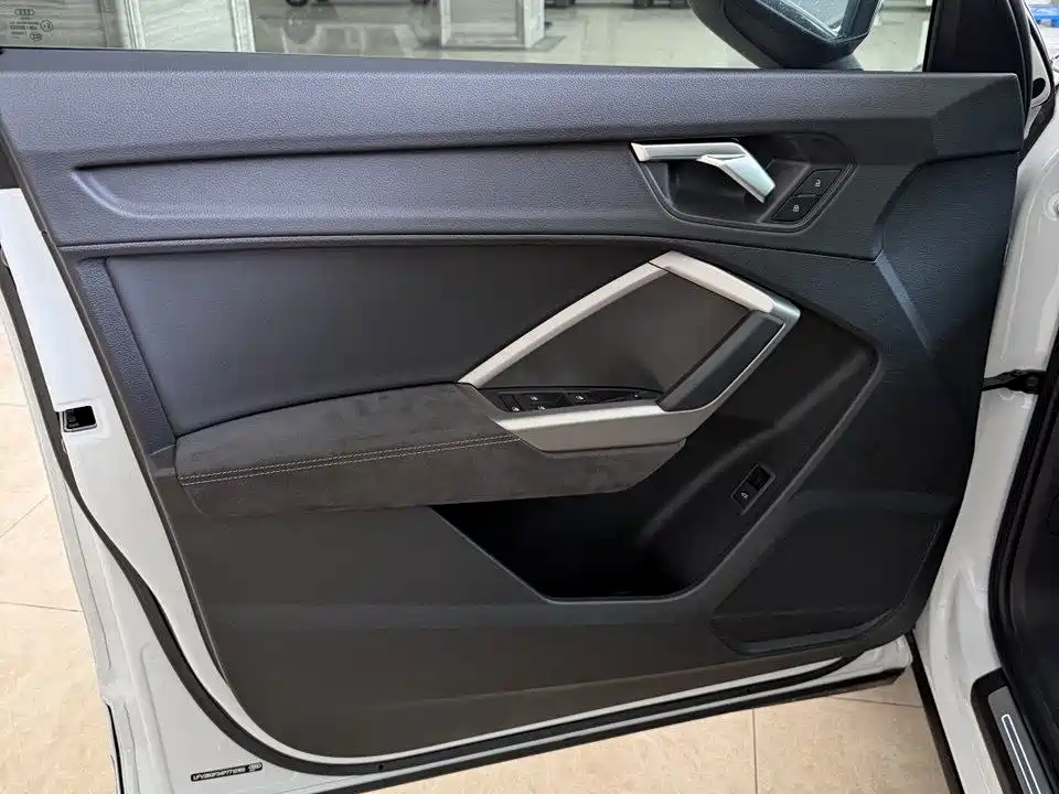 Audi Q3 2023 35 TFSI Progressive Dynamic (1.4T) фото 13