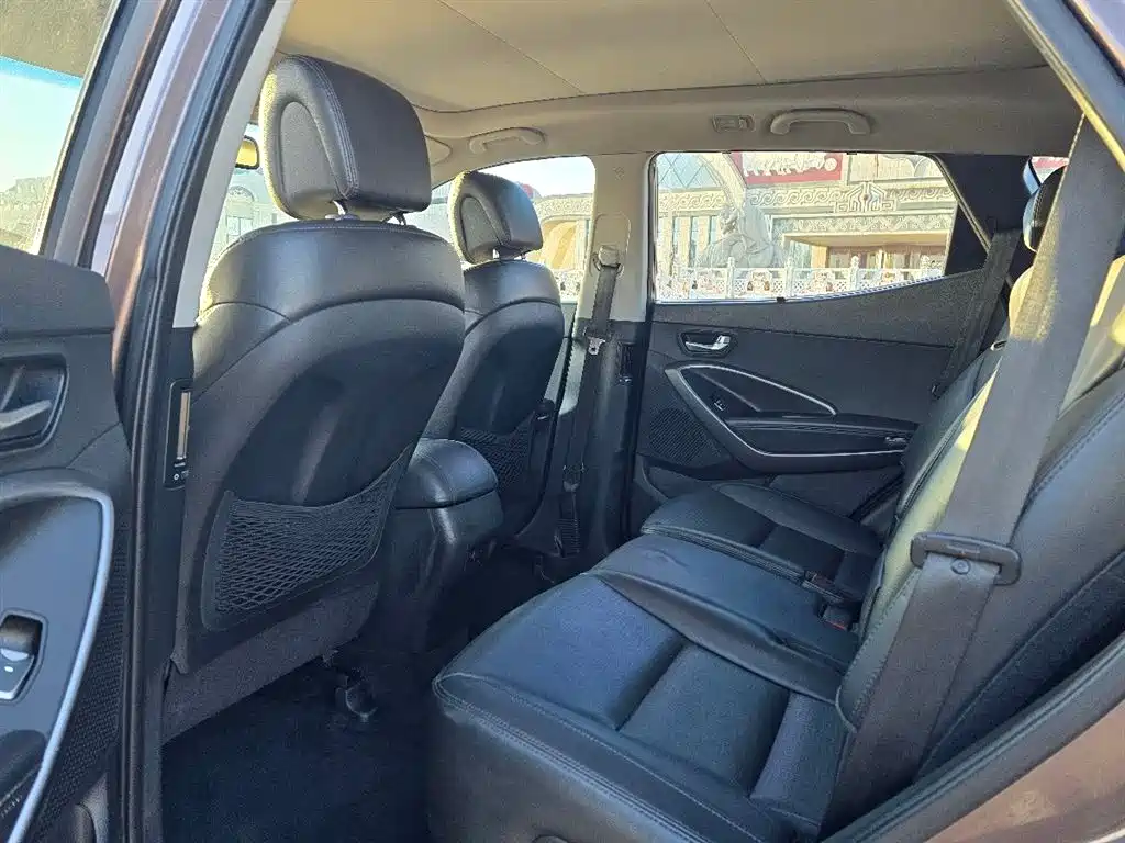 Hyundai Santa Fe 2013 Model 2.4L Automatic 2WD Smart фото 8