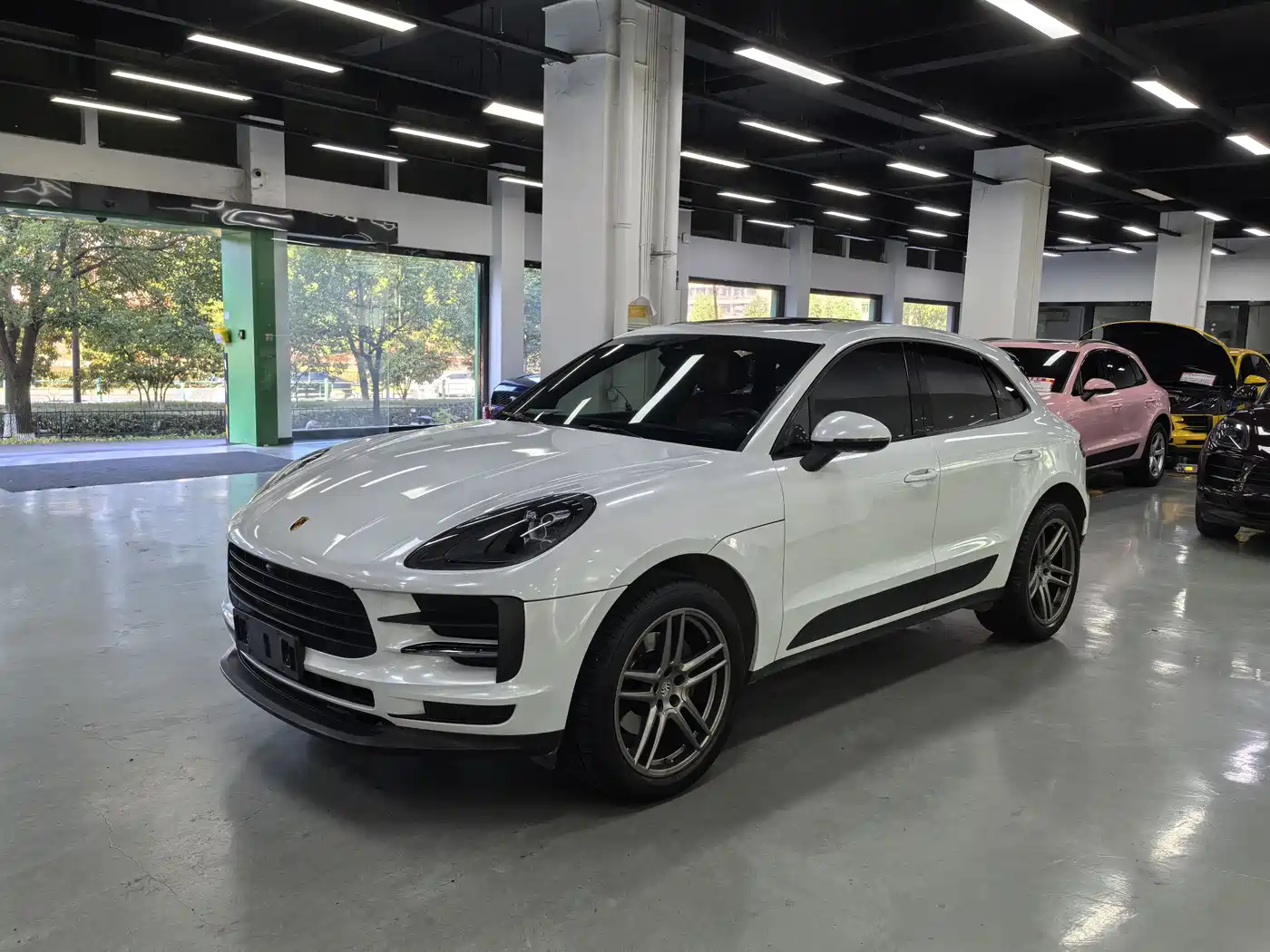 PORSCHE MACAN