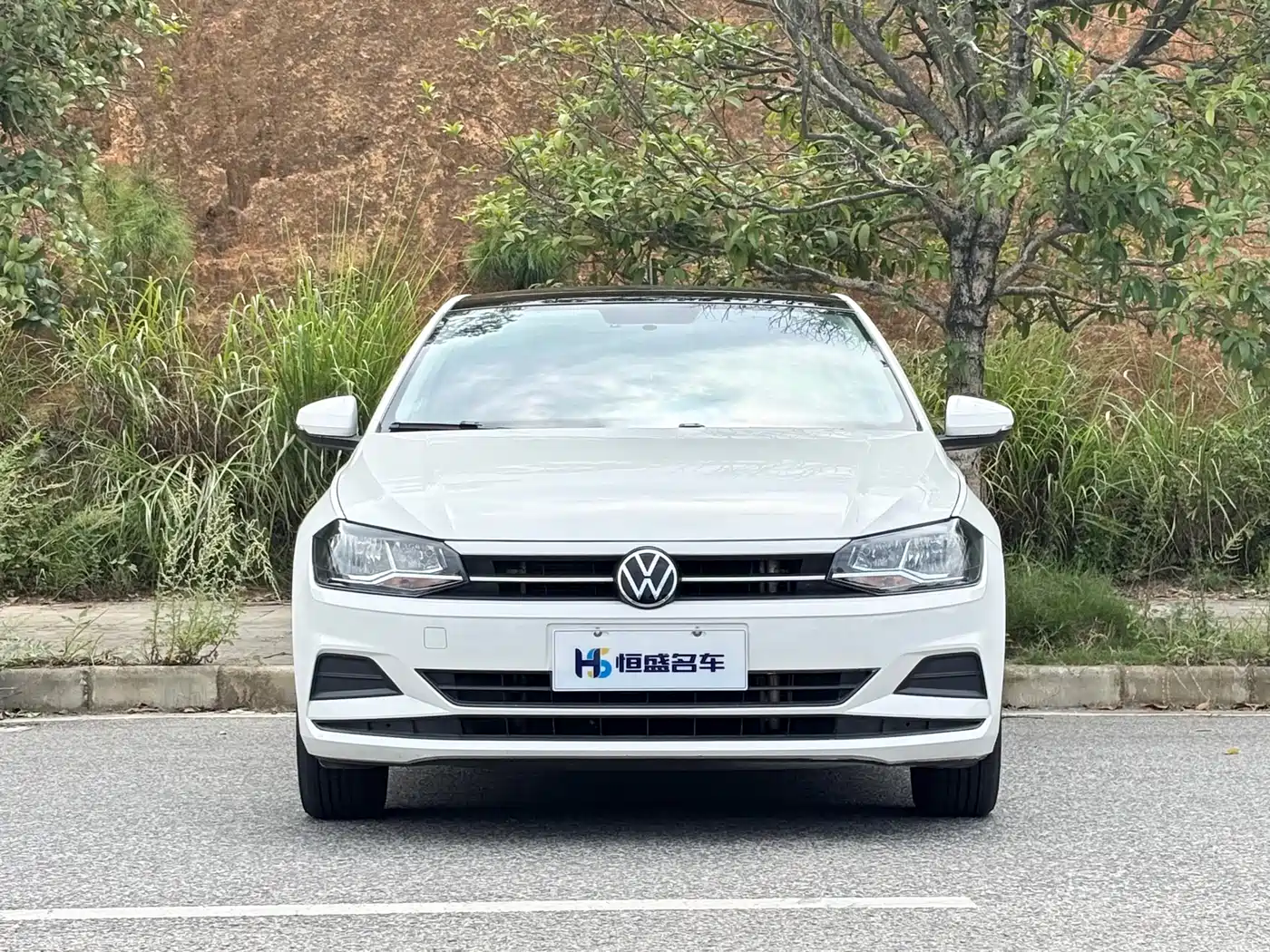Volkswagen Polo 2021 Plus 1.5L Automatic Panorama Enjoyment Edition фото 2