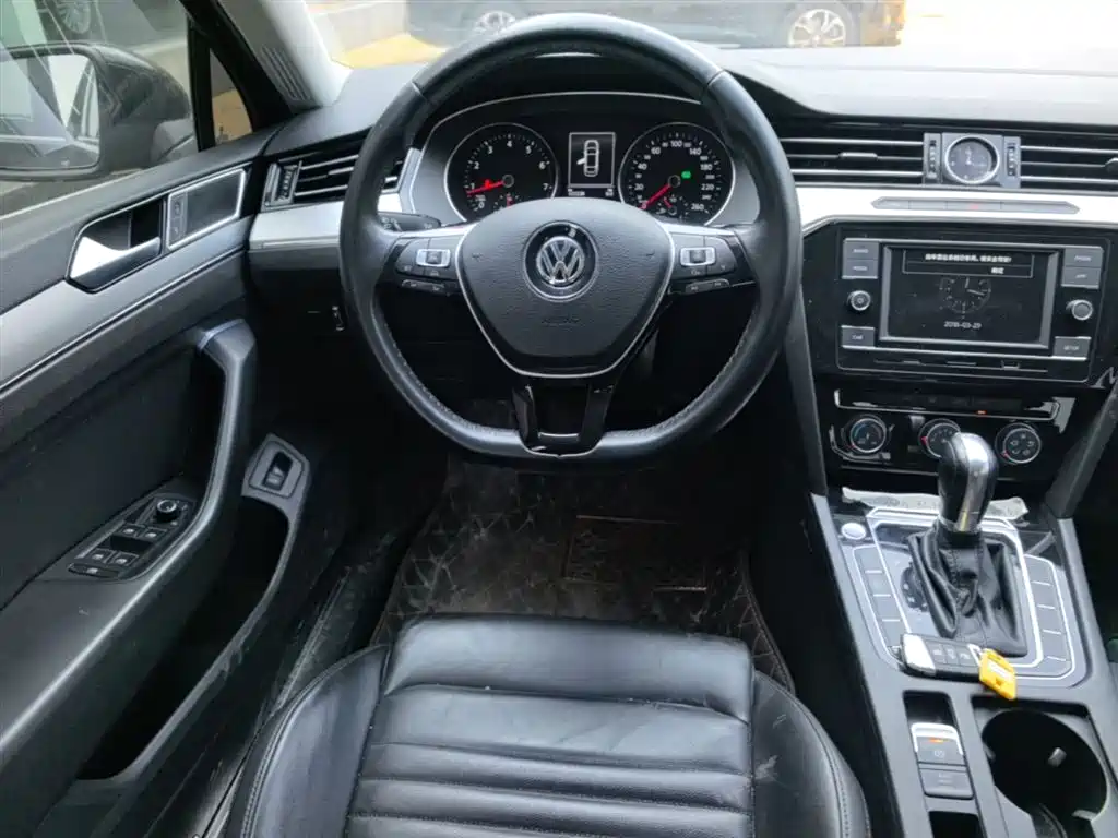 Volkswagen Magotan 2018 330TSI DSG Leading фото 11