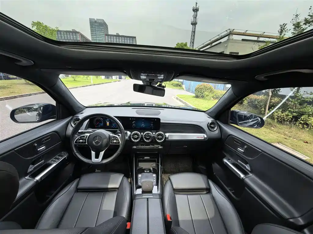 MERCEDES-BENZ GLB