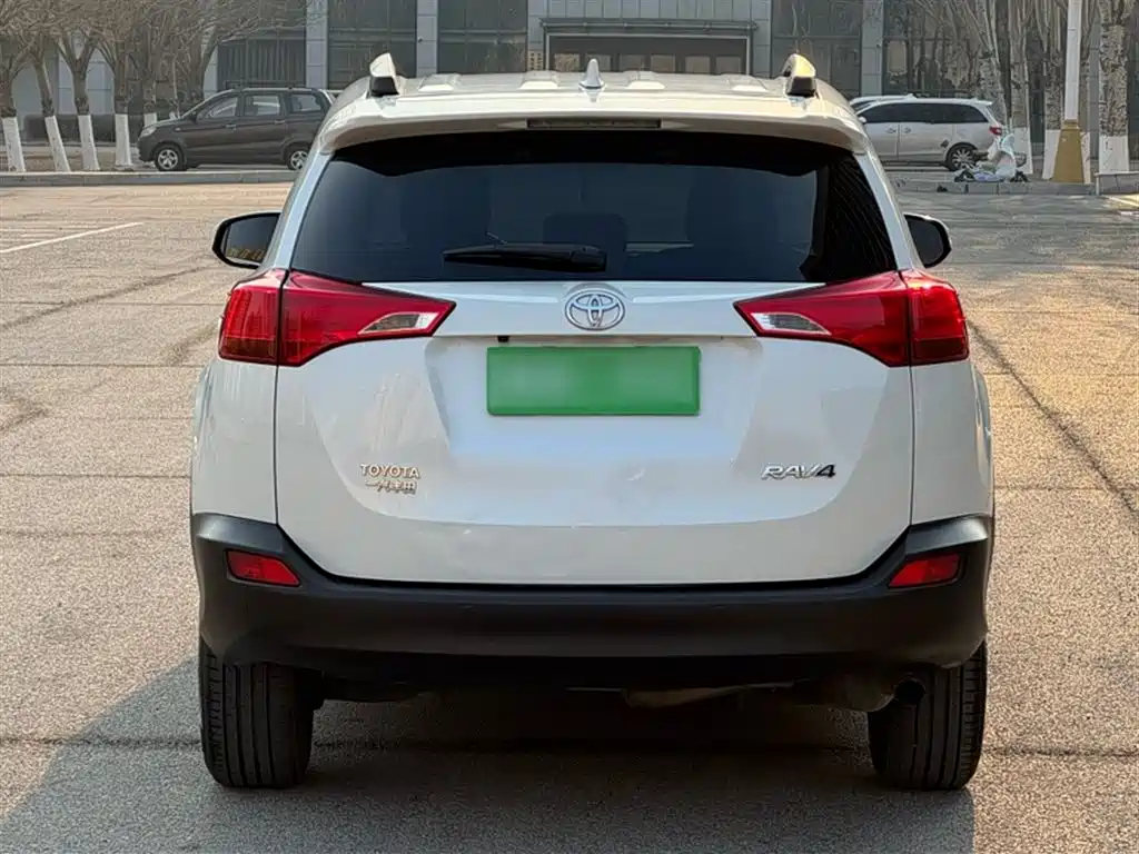Toyota RAV4 Rongfang 2015 2.0L CVT 2WD Trend Edition фото 10