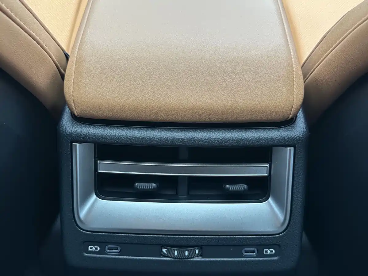 Lexus ES 2026 2025 Model 300h Base Version