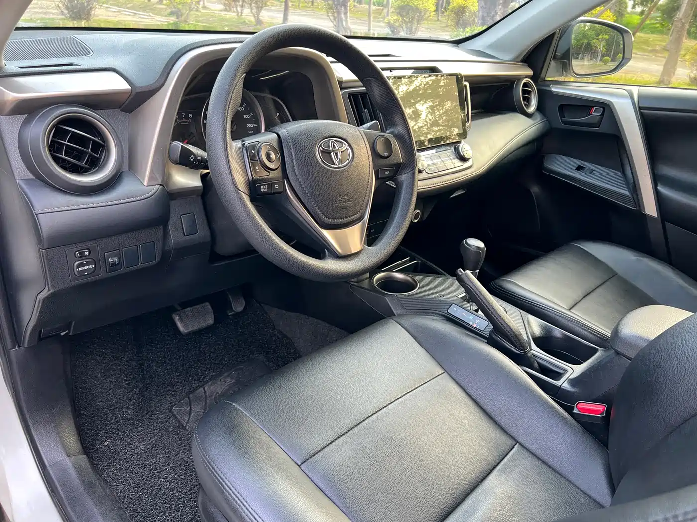 Toyota RAV4 Rongfang 2015 2.0L CVT 2WD Trend Edition фото 9
