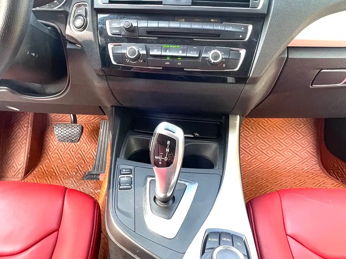 BMW 1 Series (Import) 2015 118i Leading фото 14