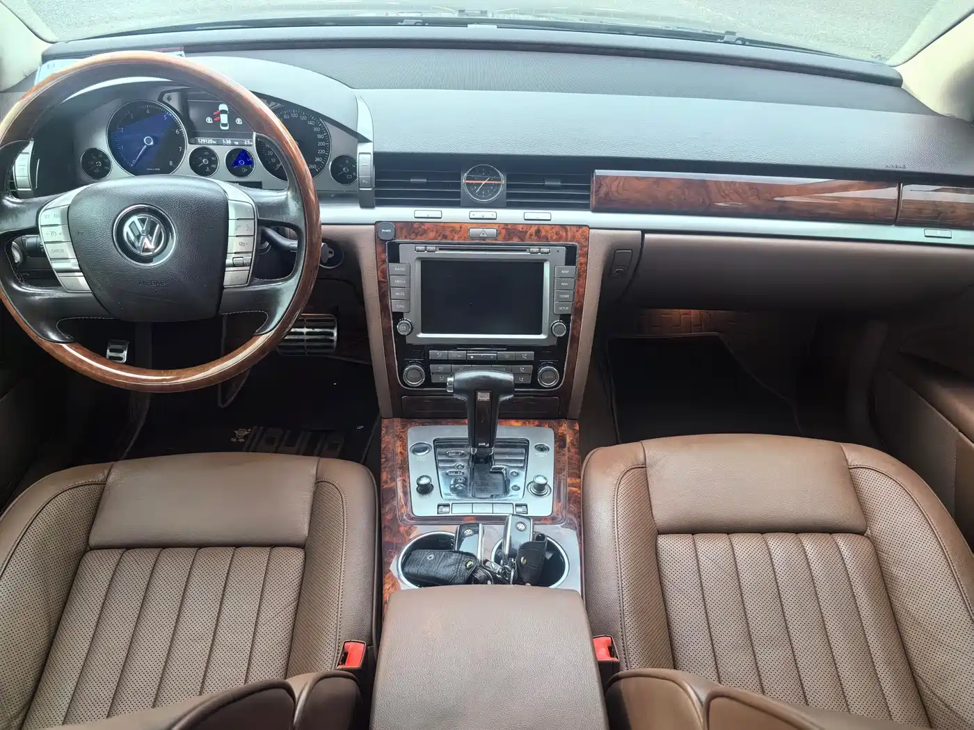 Volkswagen Phaeton 2011 3.6L V6 5-seat Extended Business Edition фото 5