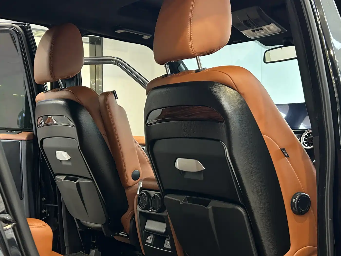 Land Rover Discovery 2015 3.0 SC V6 SE фото 15