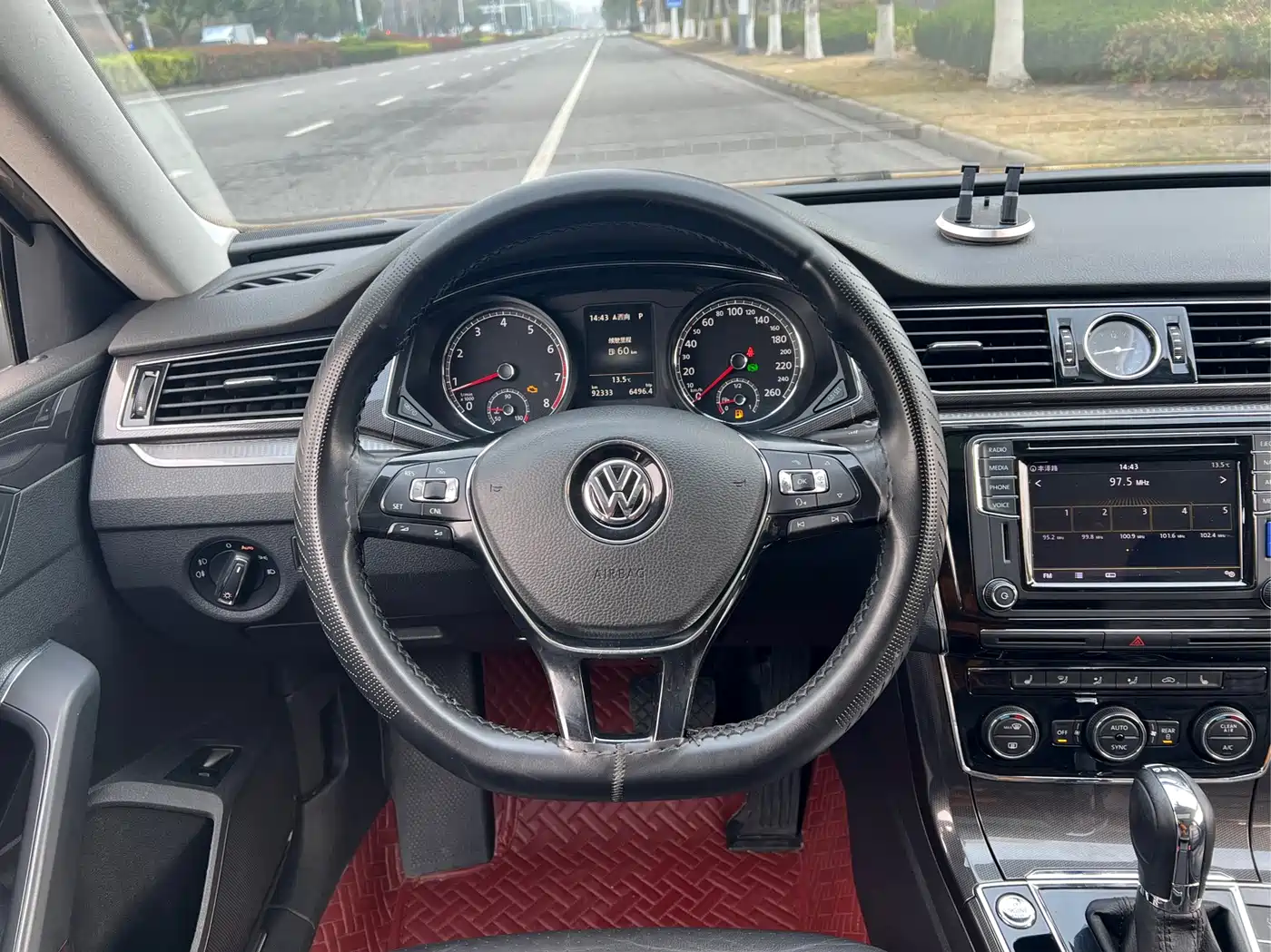 Volkswagen Passat 2017 330TSI DSG Luxury фото 11