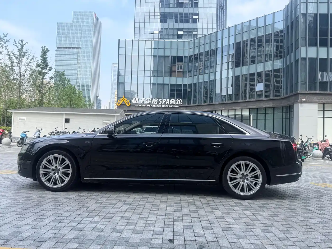 Audi A8 2014 A8L 6.3 FSI W12 quattro Flagship фото 5