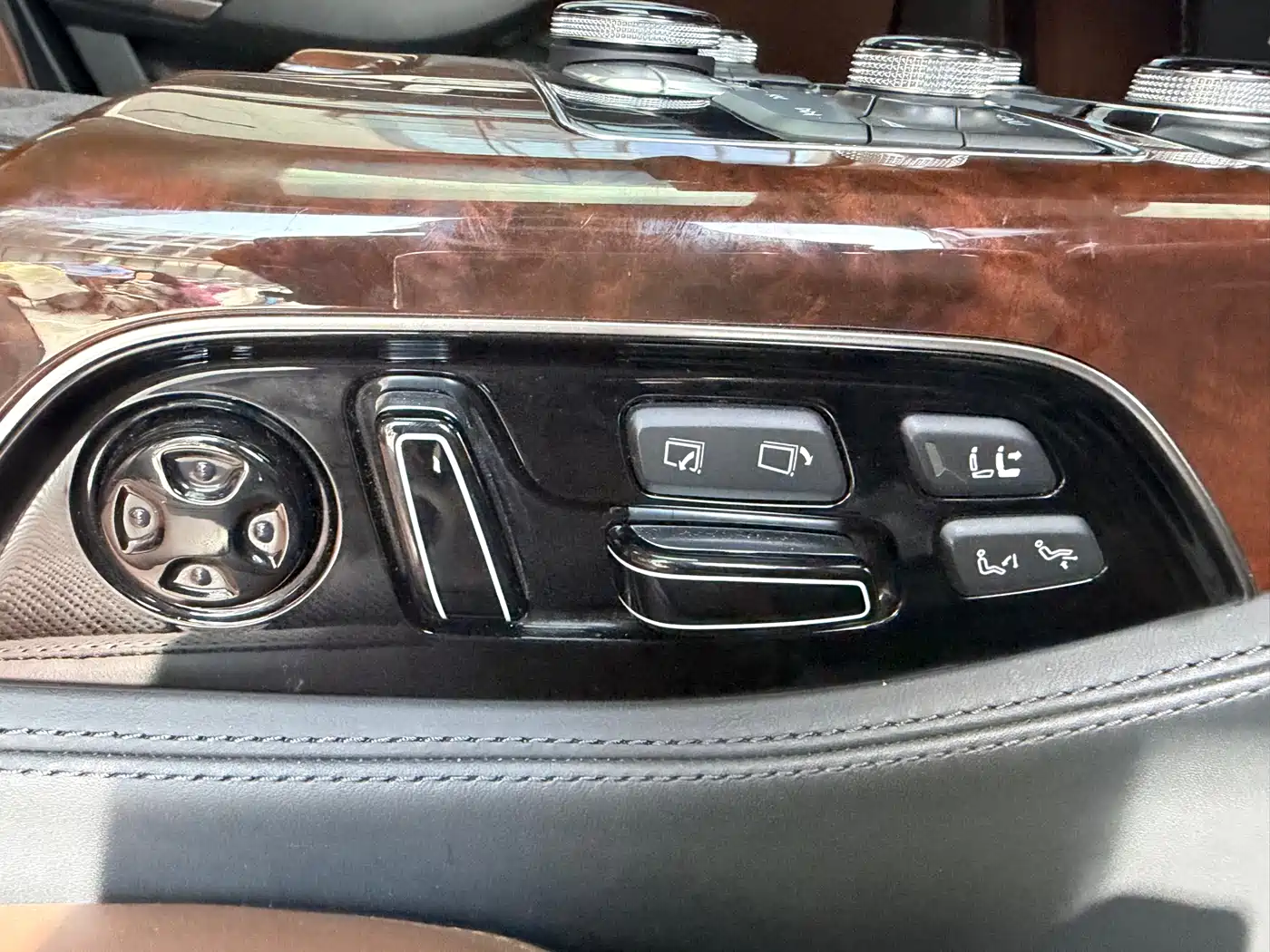 Audi A8 2014 A8L 6.3 FSI W12 quattro Flagship фото 14