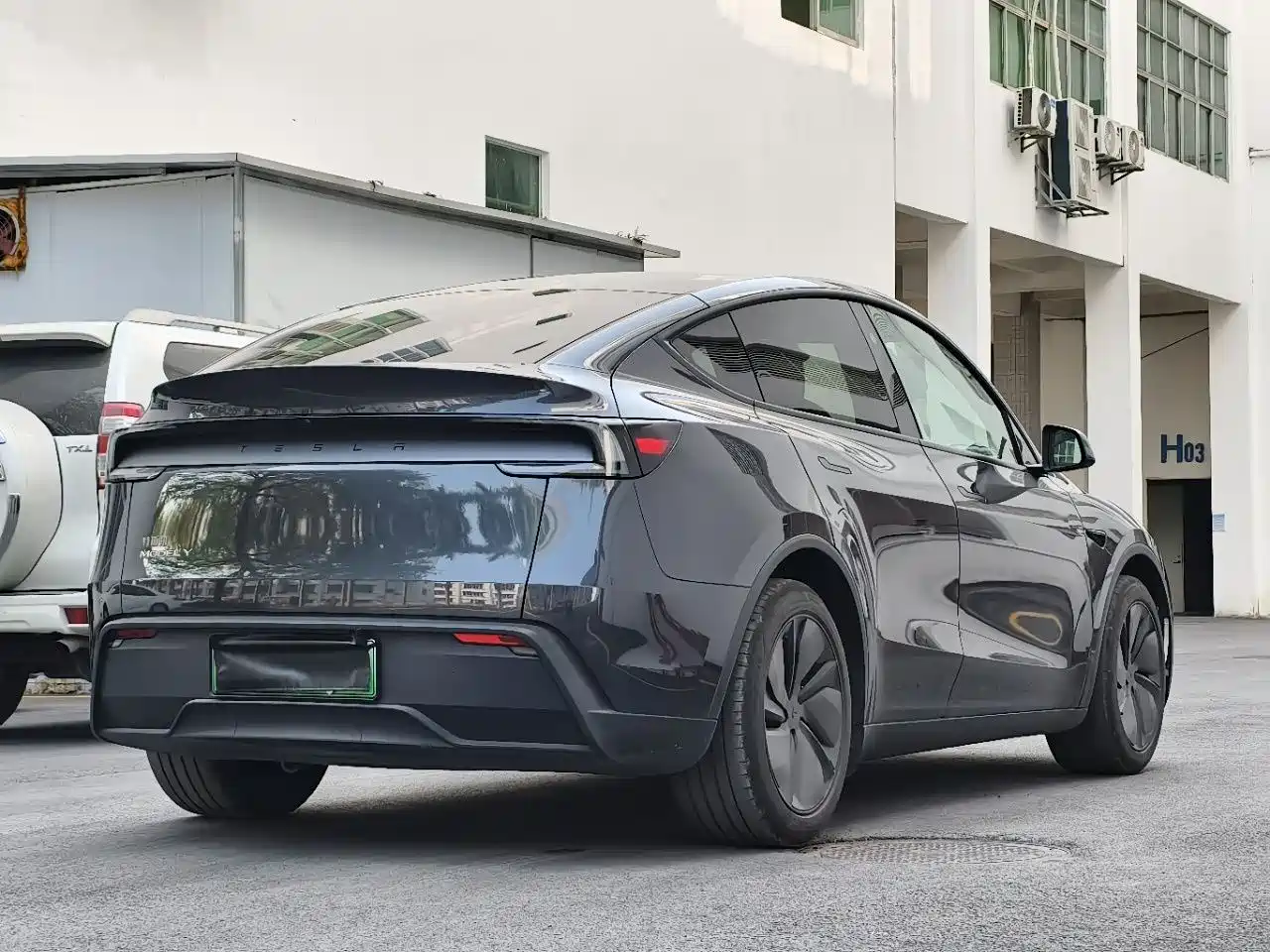 TESLA MODEL Y