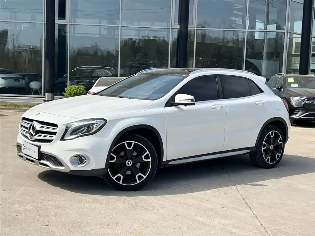 Mercedes-Benz GLA 2017 GLA 220 4MATIC Fashion