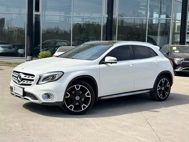 MERCEDES-BENZ GLA