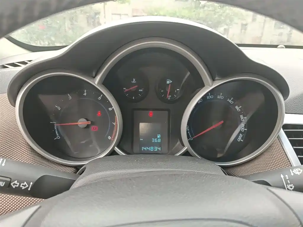 Chevrolet Cruze 2013 Hatchback 1.6L Manual Luxury фото 12