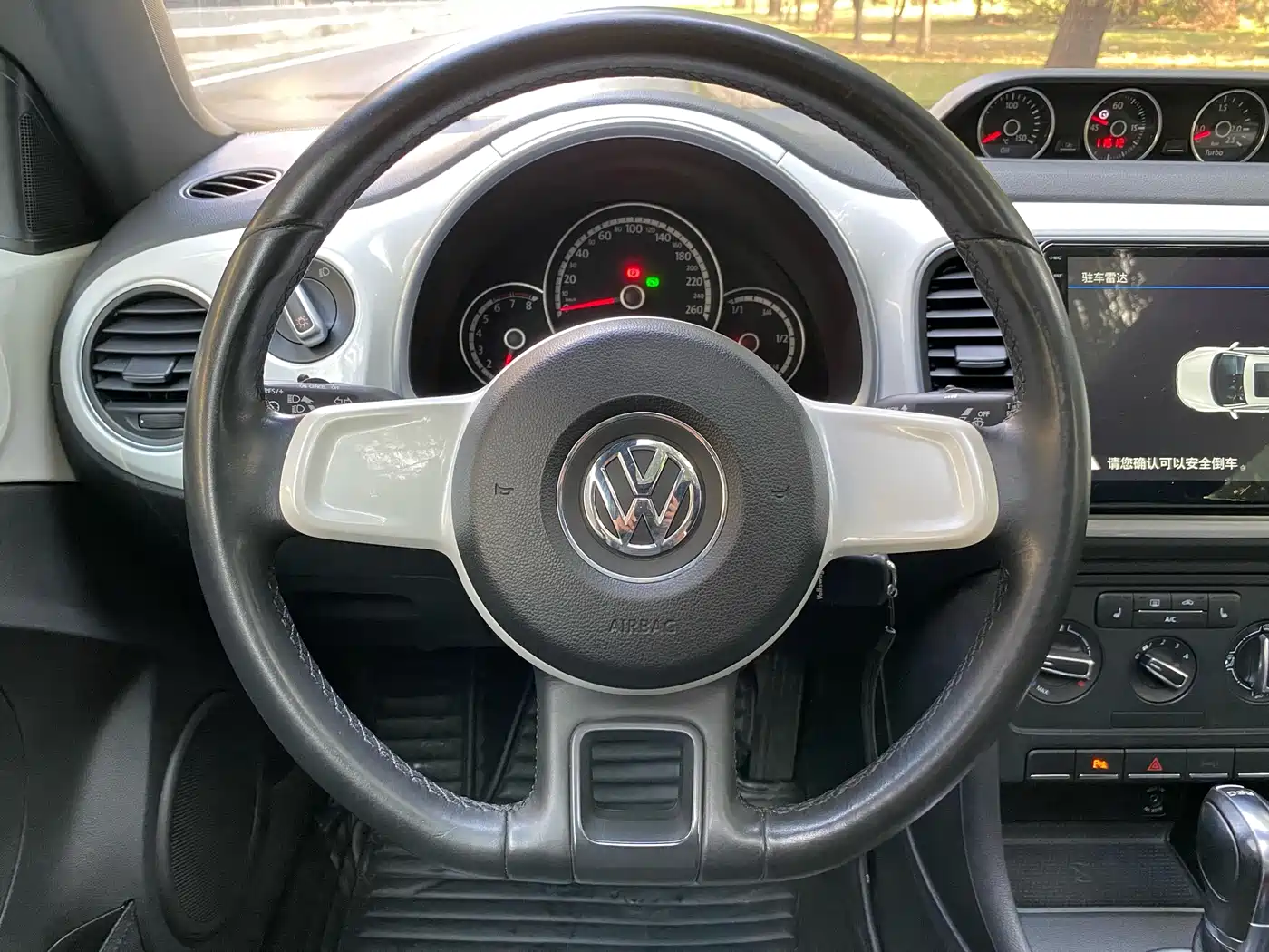 Volkswagen Beetle 2013 1.4TSI Comfort фото 10