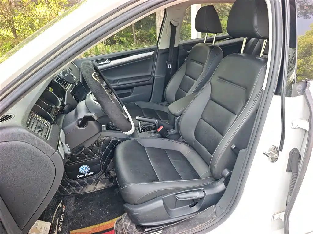 Volkswagen Sagitar 2018 1.6L Automatic Comfort фото 15