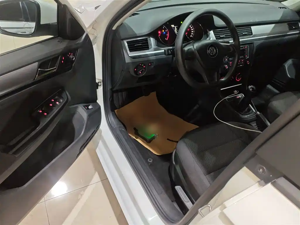 Volkswagen Bora 2018 1.5L Manual Fashion фото 16