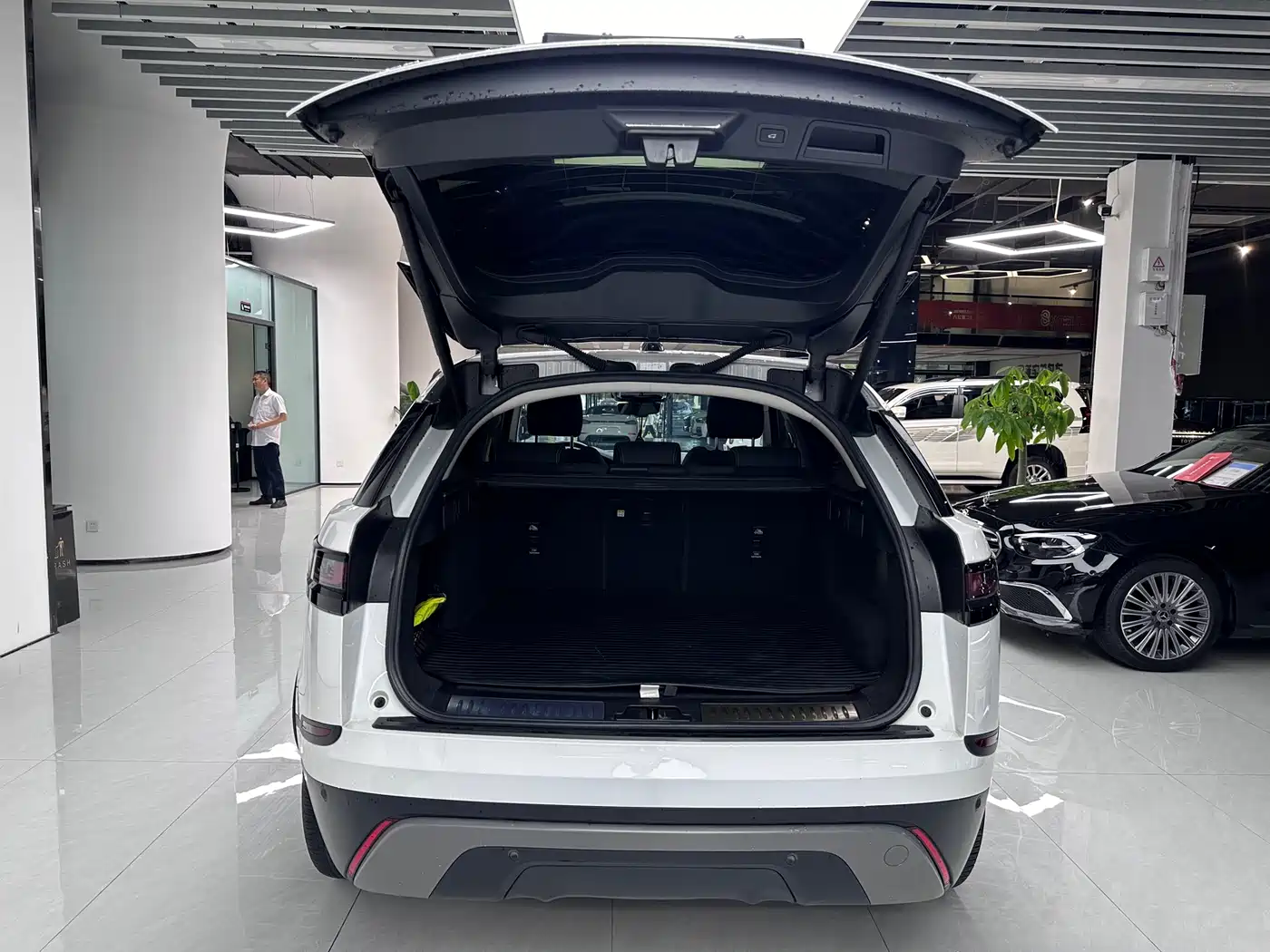 Land Rover Range Rover Velar 2022 250PS фото 16