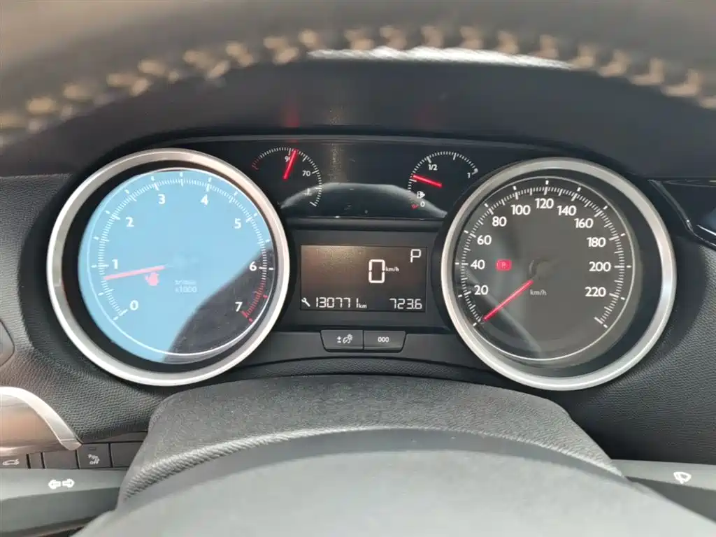 Peugeot 408 2015 Model 1.2T Automatic Luxury Edition фото 12