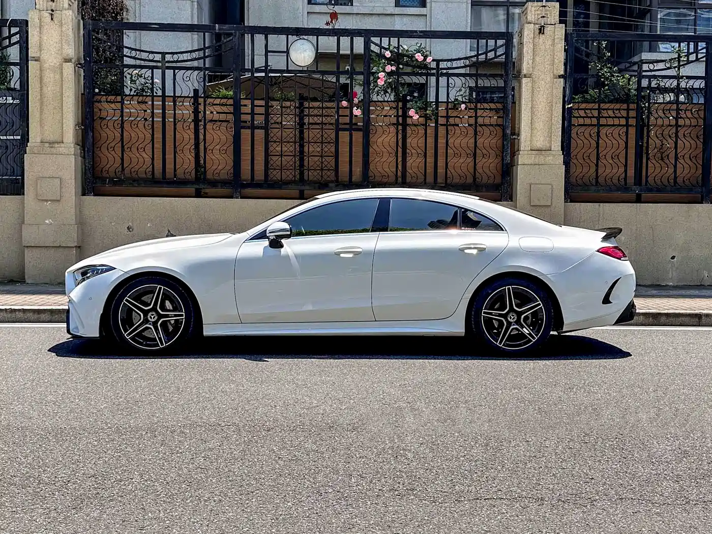 Mercedes-Benz CLS 2023 Model CLS 300 Sport Version фото 3