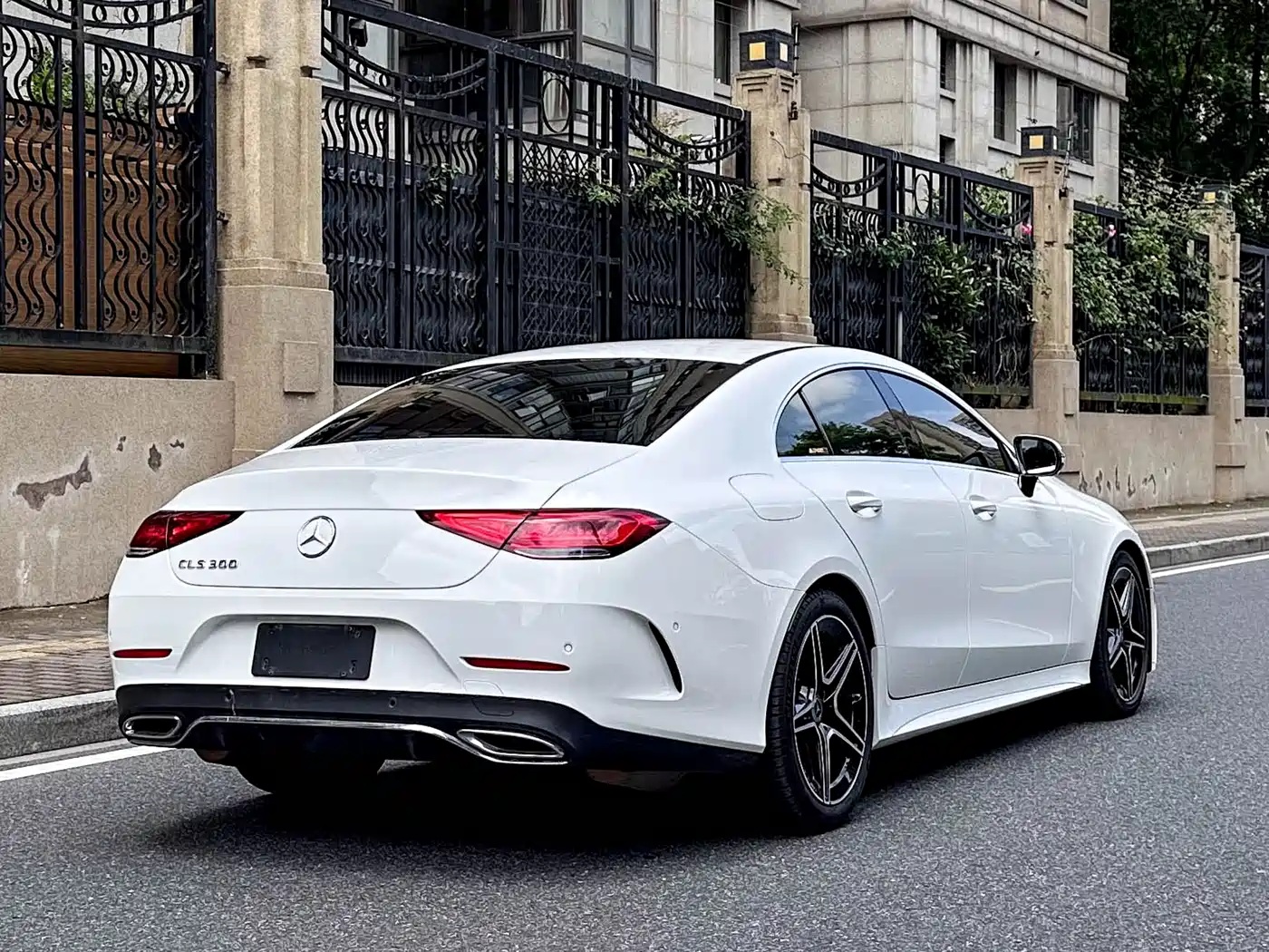 Mercedes-Benz CLS 2023 Model CLS 300 Sport Version фото 4