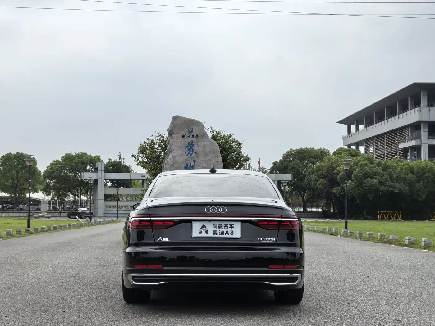 Audi A8 2023 A8L 50 TFSI quattro Exclusive фото 16
