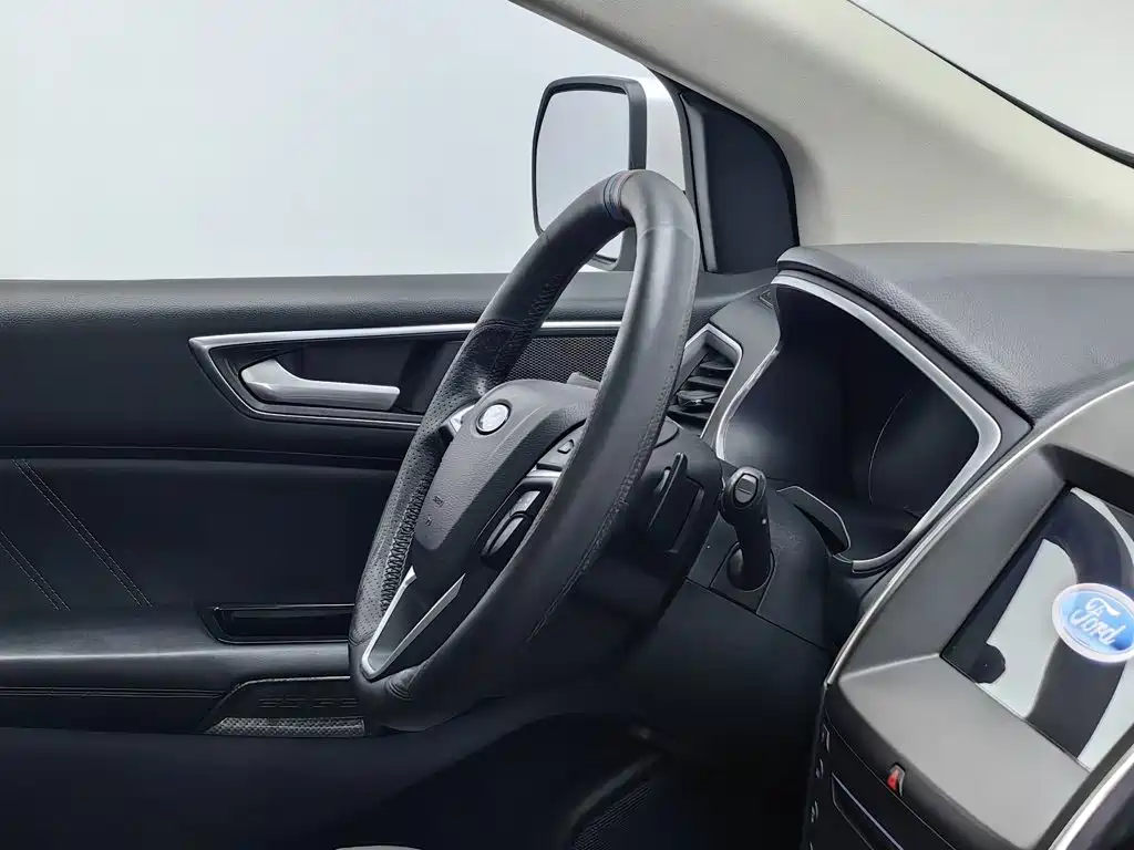 Фото 22 - Ford Edge